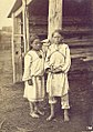 Чувашские девочки в традиционном костюме. Конец XIX в.