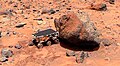 Марсоход «Соджорнер» исследует камень «Йоги» на Марсе