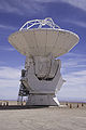 Антенна производства компании Mitsubishi Electric для астрономической обсерватории Атакама в Чили