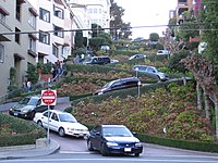 Автомобильное движение на Lombard Street