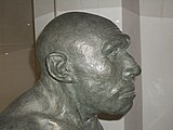 Неандерталец из грота Ла-Ферраси (Франция) в профиль (Герасимов М. М.)
