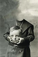 Неизвестный фотограф, 1890 годы, Великобритания. Безголовый портрет мальчика