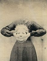 Неизвестный фотограф, Великобритания. Безголовая женщина, 1900