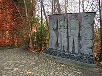 Варшавская цитадель: памятник возле ивановских ворот.