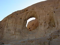 Скальная арка в долине Тимна, пустыня Негев, Израиль