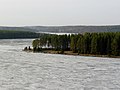 Лёд рано весной на поверхности водохранилища