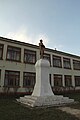 Памятник А. С. Пушкину возле школы № 1 (до сноса)