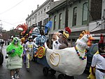 «Куриная» группа на параде Марди Гра (Новый Орлеан, США)