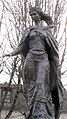Памятник в Санлисе «Анна Киевская, королева Франции» (установлен в 2005 году)
