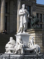 Памятник Шиллеру на Жандарменмаркте в Берлине работы Рейнгольда Бегаса