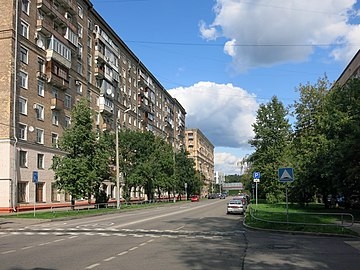 Конец первой части Измайловского шоссе, дом 57 и следующий за ним дом (Щербаковская ул., д. 58а).