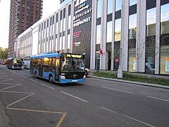 Два автобуса ЛиАЗ-4292.60 синего цвета поставки августа 2022 года[29] в Москве
