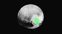 Ледяной монооксид углерода на Плутоне, выделенный зелёным цветом, сконцентрирован на равнине Спутника. Фотография 14 июля 2015 года