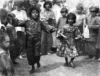 Дети пляшут на московских улицах, 1925