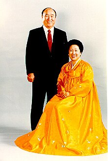 Супруги Мун Сон Мён и Хан Хакча — почитаются верующими как Истинные родители