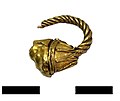 Серьга в форме головы льва. Найдена на территории Цитадели. II в. до н. э.