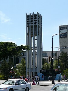 Голландский столетний карильон[en] 27-метровая колокольня в Британской Колумбии. Содержит 62-колокольный карильон.