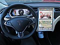 Водительское место на машине Tesla Model S