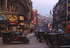 Шафтсбери-авеню с Пикадилли, 1949