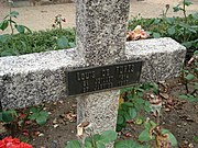 Надгробие на могиле Луи де Фюнеса