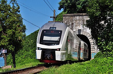 GRS-013 въезжает в тоннель возле станции Махинджаури