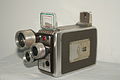 8-мм кинокамера с рамочным видоискателем для сменных объективов
