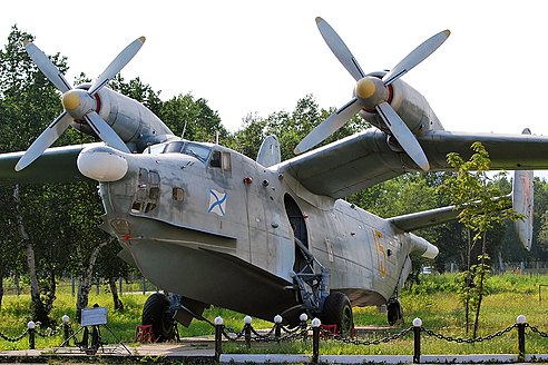 Самолёт-памятник Бе-12 на территории аэропорта Елизово