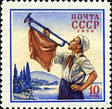 Почтовая марка СССР 1958 год. Горнист в пионерлагере «Артек»