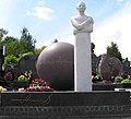 Надгробный памятник Николаю Амосову (совместно с Александром Дьяченко)