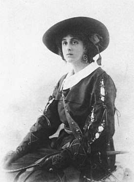 Вита Сэквилл-Уэст в 1916 году