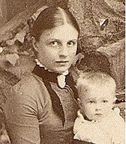 Варвара Петровна Базанова-Кельх с дочкой