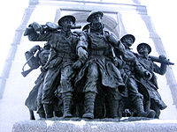 Солдаты в обмотках. Военный мемориал в Оттаве