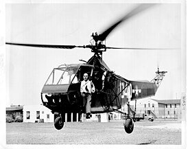 И. Сикорский в вертолёте HNS-1 №39040 (вариант для береговой охраны), 1944 год