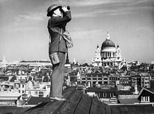 Наблюдатель на крыше в Лондоне