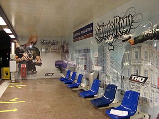 Путевая стена, оформленная для промоакции игры Saints Row 2
