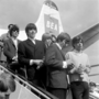 Rolling Stones в аэропорту Схипхол, 1964 г. Слева направо: Билл Уайман, Кит Ричардс, Брайан Джонс, Чарли Уоттс и Мик Джаггер.