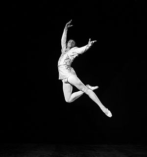 В балете «Лебединое озеро» (1956)