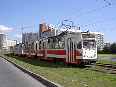 СМЕ из двух вагонов ЛВС-86К на улице Ильюшина. 2008 год