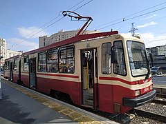 Трамвай ЛВС-86М2 №5098, маршрут №55, на Комендантском проспекте. 2021 год