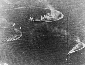 авианосец Дзуйкаку и два эсминца под атакой американской палубной авиации 20 июня 1944