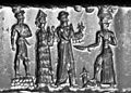 Бог солнца древневавилонского пантеона (крайний справа) с ручной пилой