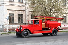 Пожарный автомобиль на базе ЗИС-5 на параде в г. Барнауле, 2016 г.