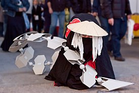 Отаку в костюме Хируко — марионетки, сооружённой Сасори