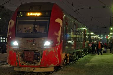ЭС1-046 со включёнными буферными фонарями в Петрозаводске
