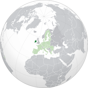 Расположение Ирландии (тёмно-зелёный): — в Европе (светло-зелёный и тёмно-серый) — в Европейском союзе (светло-зелёный)