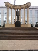 Памятник Гейдару Алиеву в Ленкорани