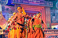Современная постановка, где танцоры изображают пары Кришны и гопи. Бхубанешвар, 2014 год.