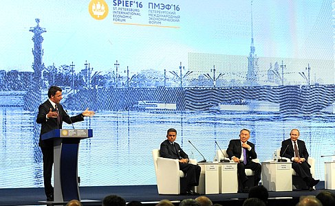 Маттео Ренци, журналист CNN Фарид Закария, Нурсултан Назарбаев и Владимир Путин, 17 июня 2016