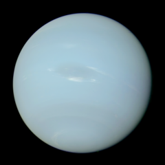 Нептун с «Вояджера-2» (1989), цвета изображения откалиброваны в соответствии с данными исследования 2023 года[1]
