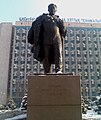 Памятник перед главным учебным корпусом Казахского Национального технического университета им. К. И. Сатпаева в Алма-Ате
